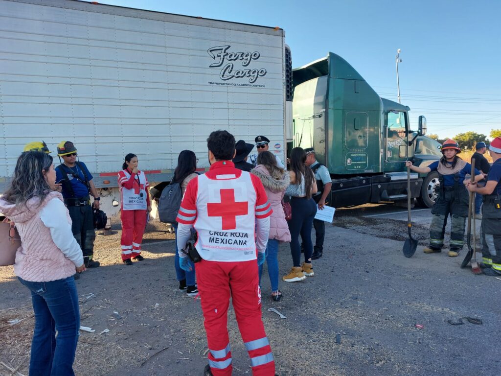 Turistas sufren aparatoso accidente en la Jesús Kumate de Culiacán 