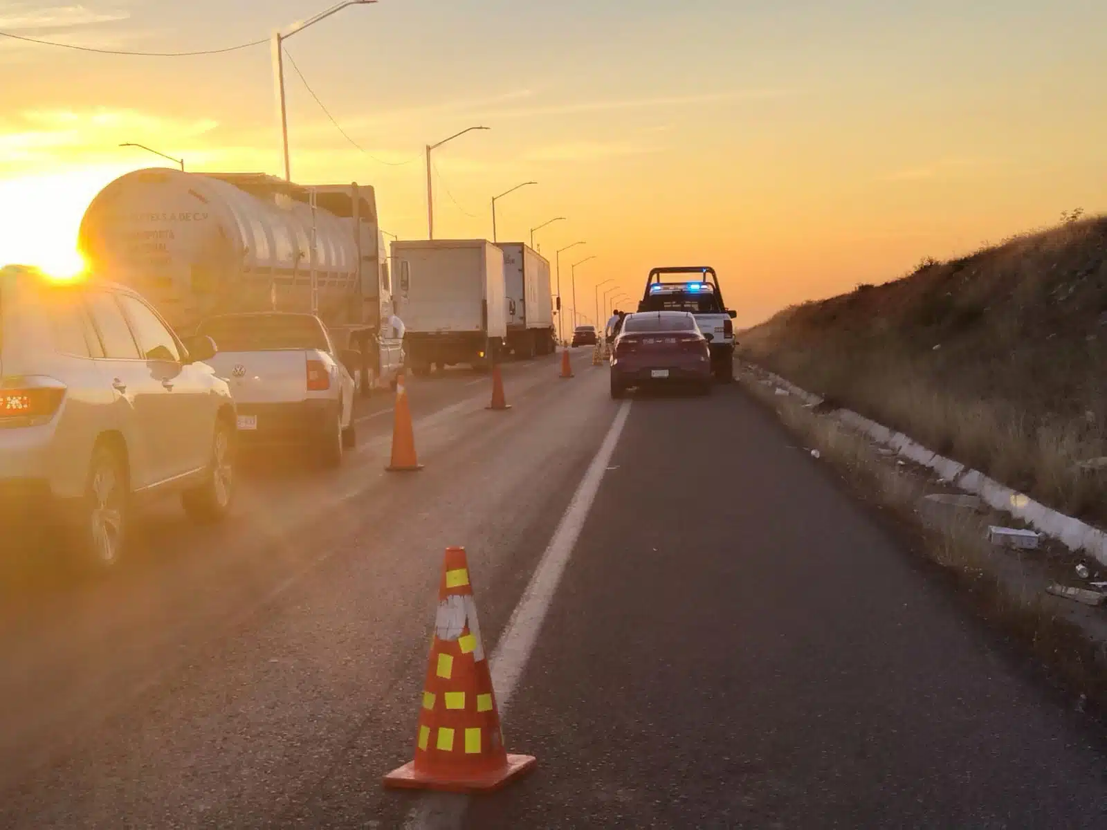 ¡Fuerte accidente! Se registra choque entre dos vehículos por La Costerita en Culiacán