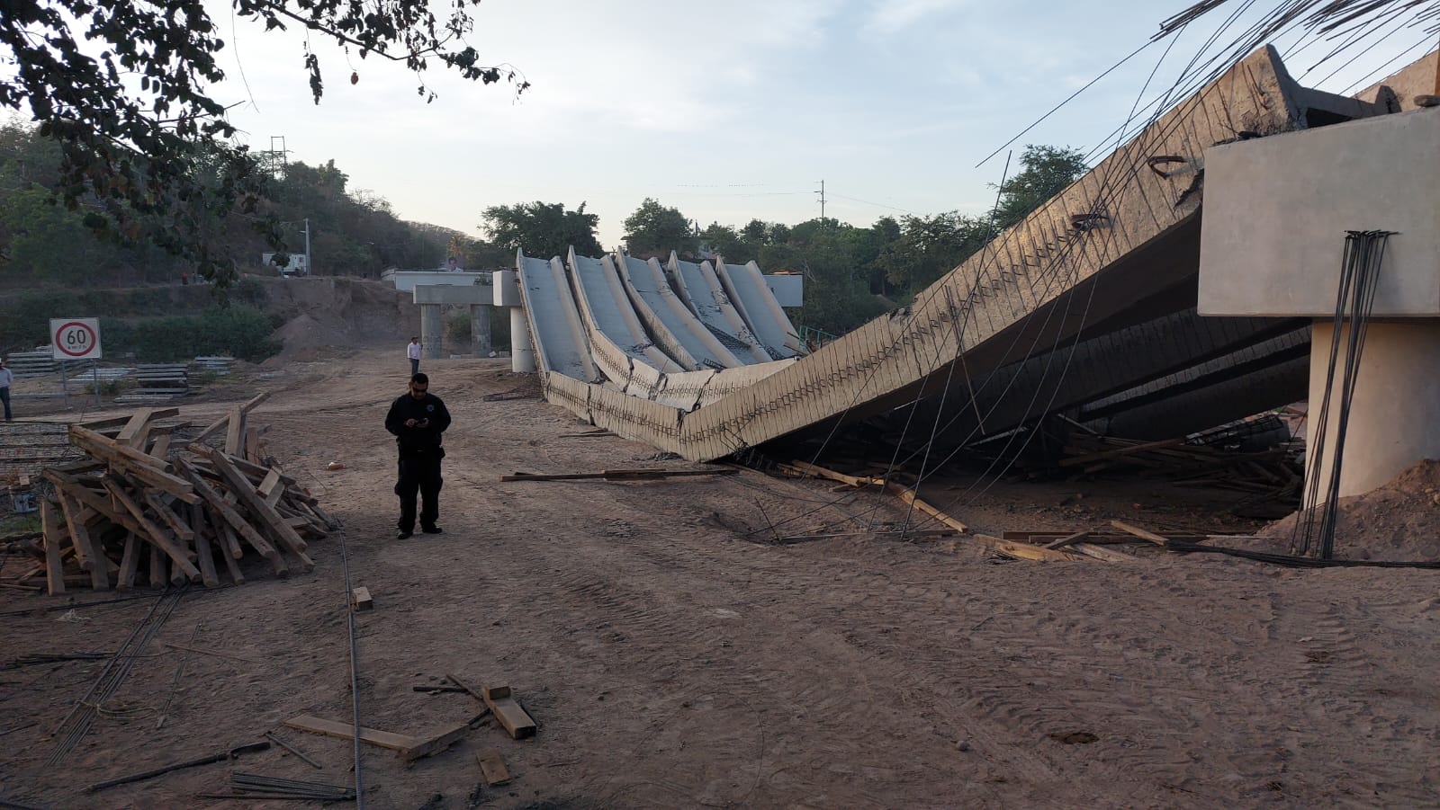 No es cuestión de calidad, fue por error humano la caída de puente de El Quelite: Obras Públicas