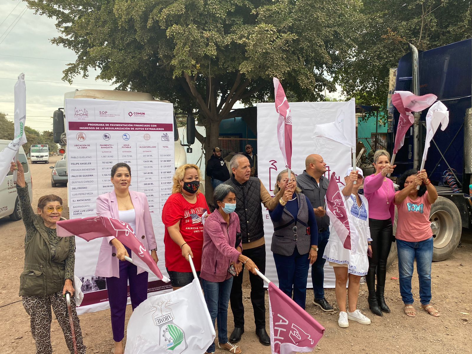 Autoridades de Ahome ponen en marcha pavimentación de calle en la colonia Nuevo Siglo