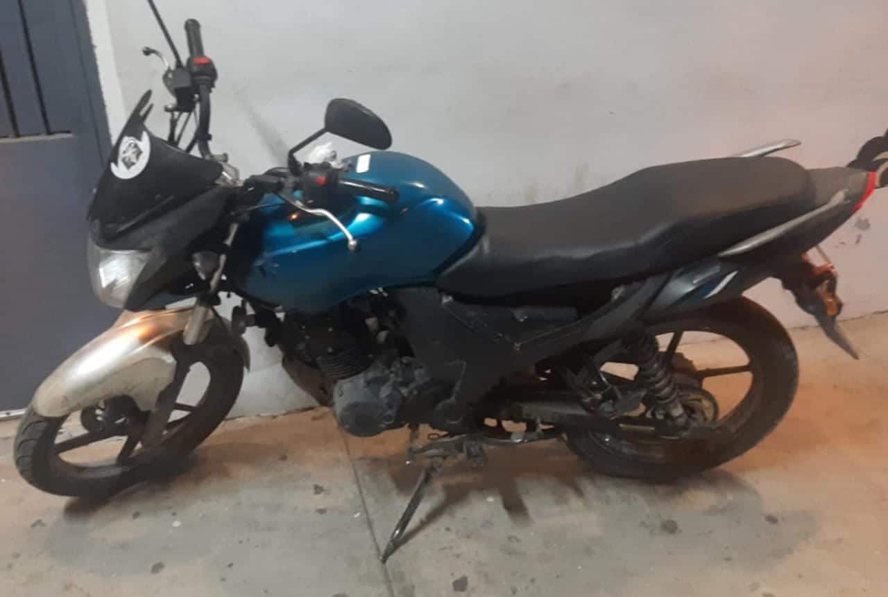 ¡Y ya se les andaba yendo! Ricardo viajaba en moto con reporte de robo y fue detenido