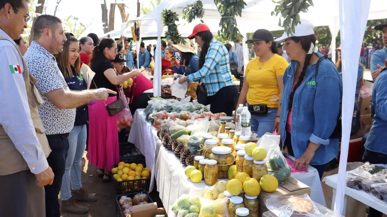 ¡Todo un éxito! Con asistencia de más de 3 mil personas, realizan en Badiraguato el 1er ‘Tianguis Campesino’