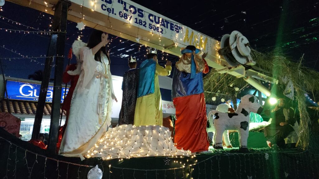 Luces y brillos inundan las calles de Guasave ¡celebrando la Navidad!