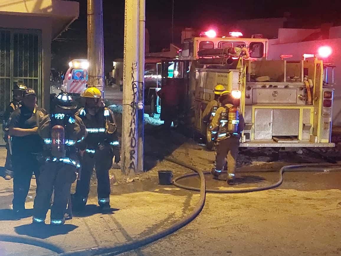 Potente incendio acaba con abarrotes de la colonia Francisco Villa, en Mazatlán