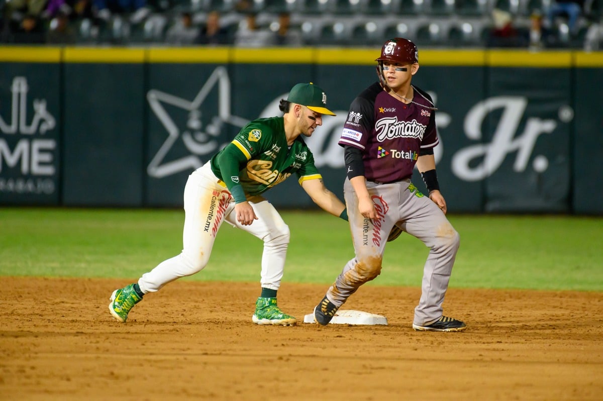 ¡Se ajustó, pero ganaron! Tomateros saca serie en Los Mochis