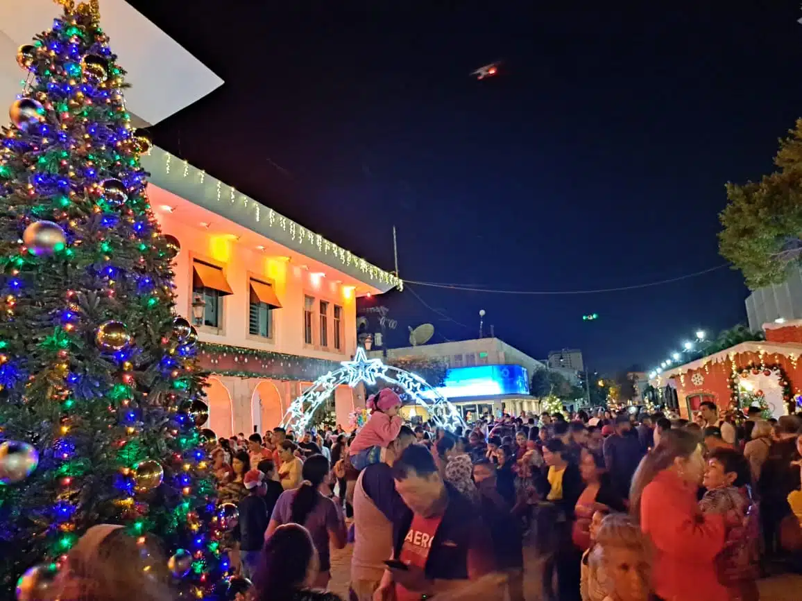 ¡Felices fiestas! Mazatlán se ilumina y llena de magia ante la llegada de Navidad