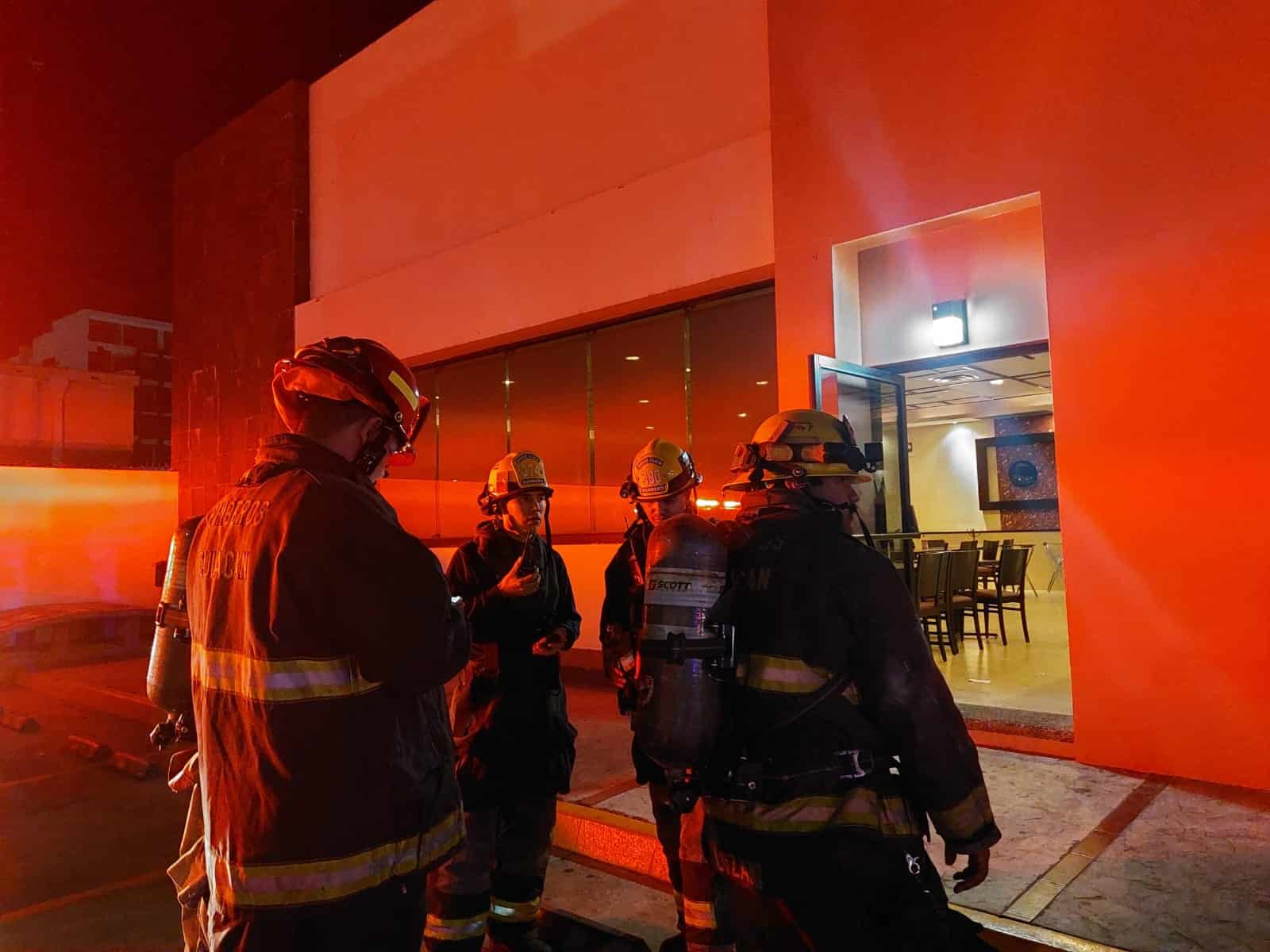 ¡Vaya susto que se pegaron! Se levanta el piso de restaurante de comida china en Culiacán