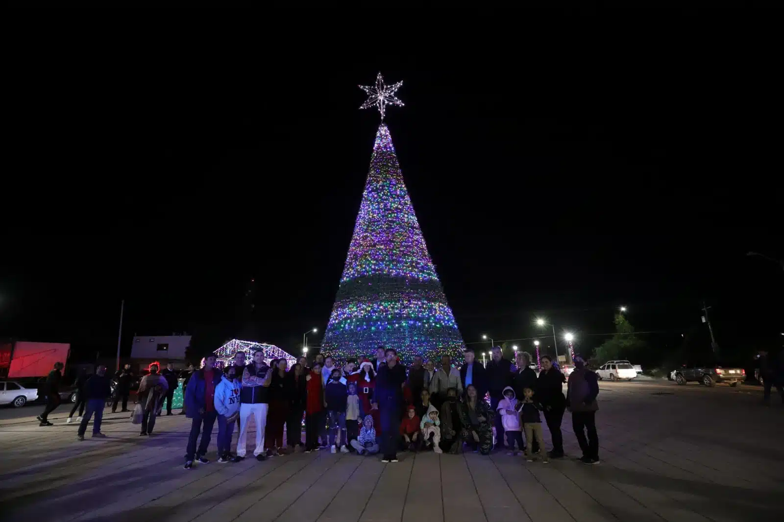 La luz de la Navidad llegó a encender un espacio más para las familias en Guasave