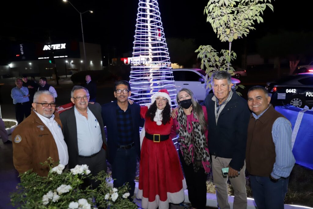 La luz de la Navidad llegó a encender un espacio más para las familias en Guasave