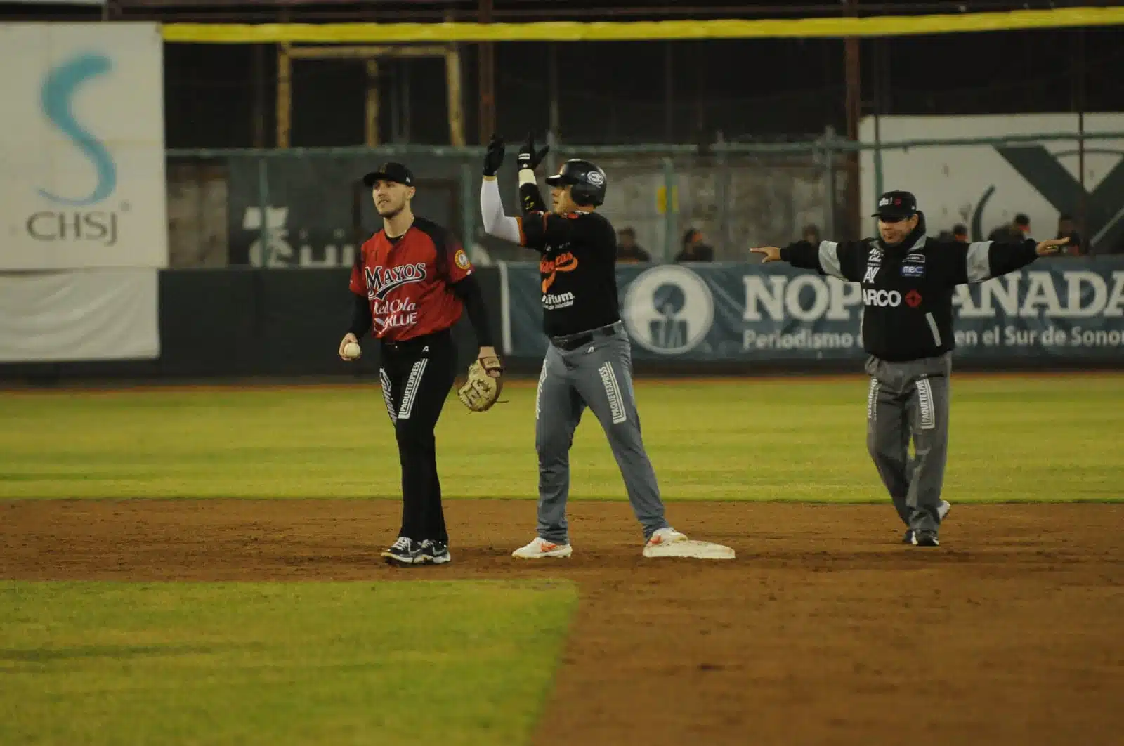 ¡Extrainnings! Naranjeros y Mayos protagonizan maratónico juego en el 