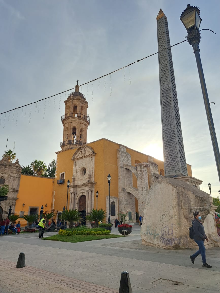 ¡Así recibieron a los paisanos! Una exquisita reliquia llegó a la Plaza Fundadores en Durango