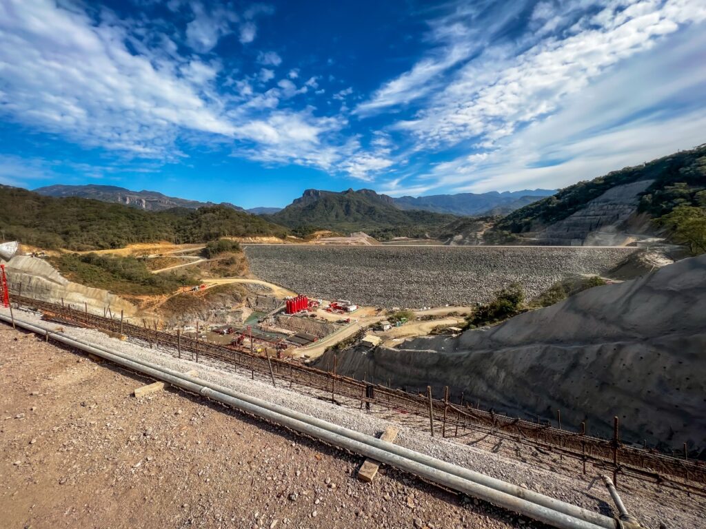 Avanza la obra de la presa Santa María en un 75.5%; Rocha y AMLO supervisa los trabajos