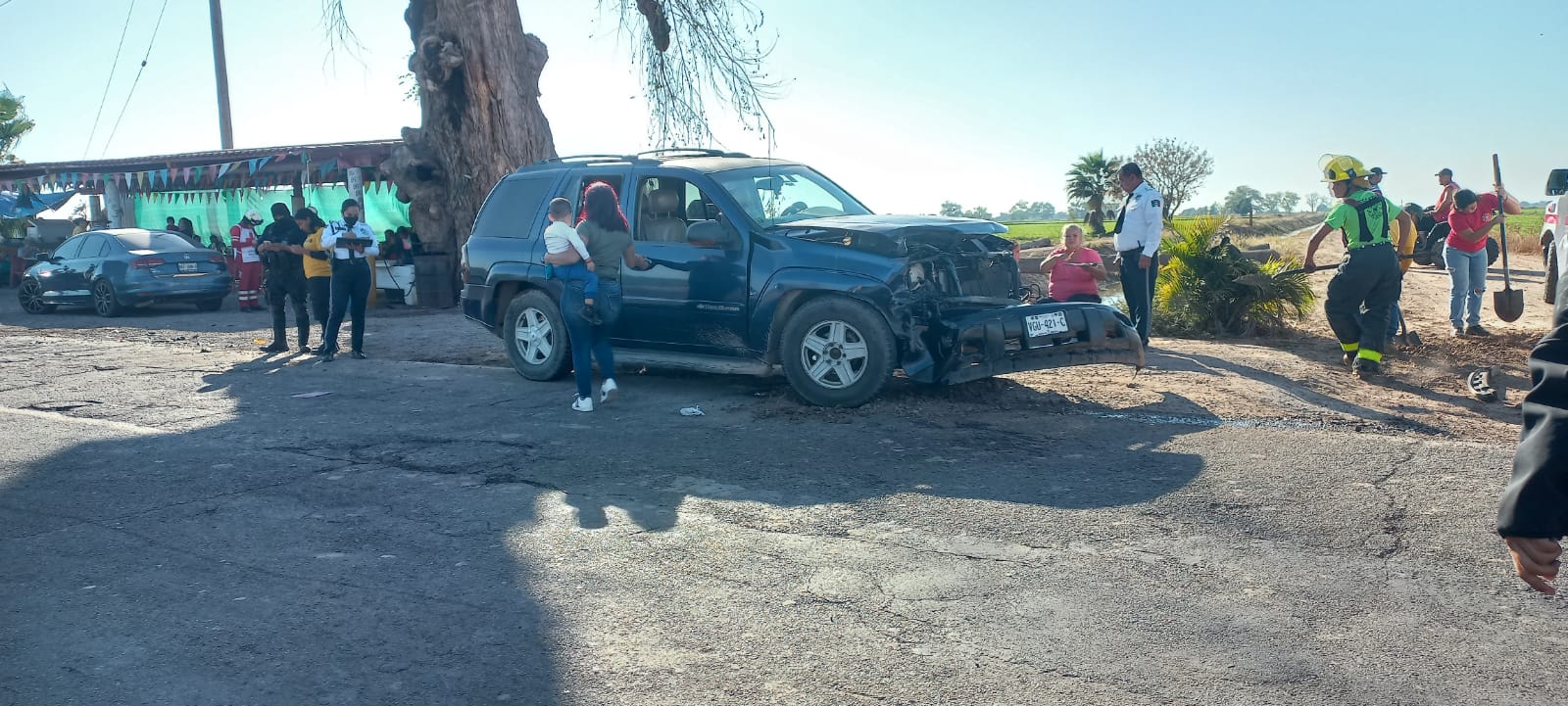 ¡Iban 5! Se accidenta familia que viajaba en una camioneta en Navolato