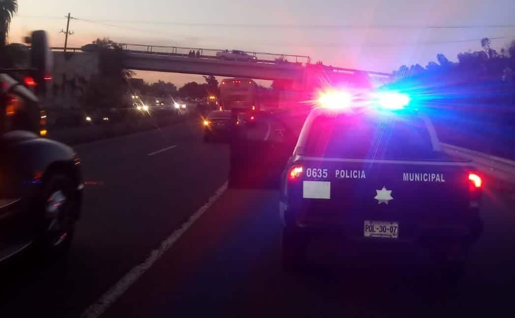 ¡No alcanzó a cruzar! Auto 