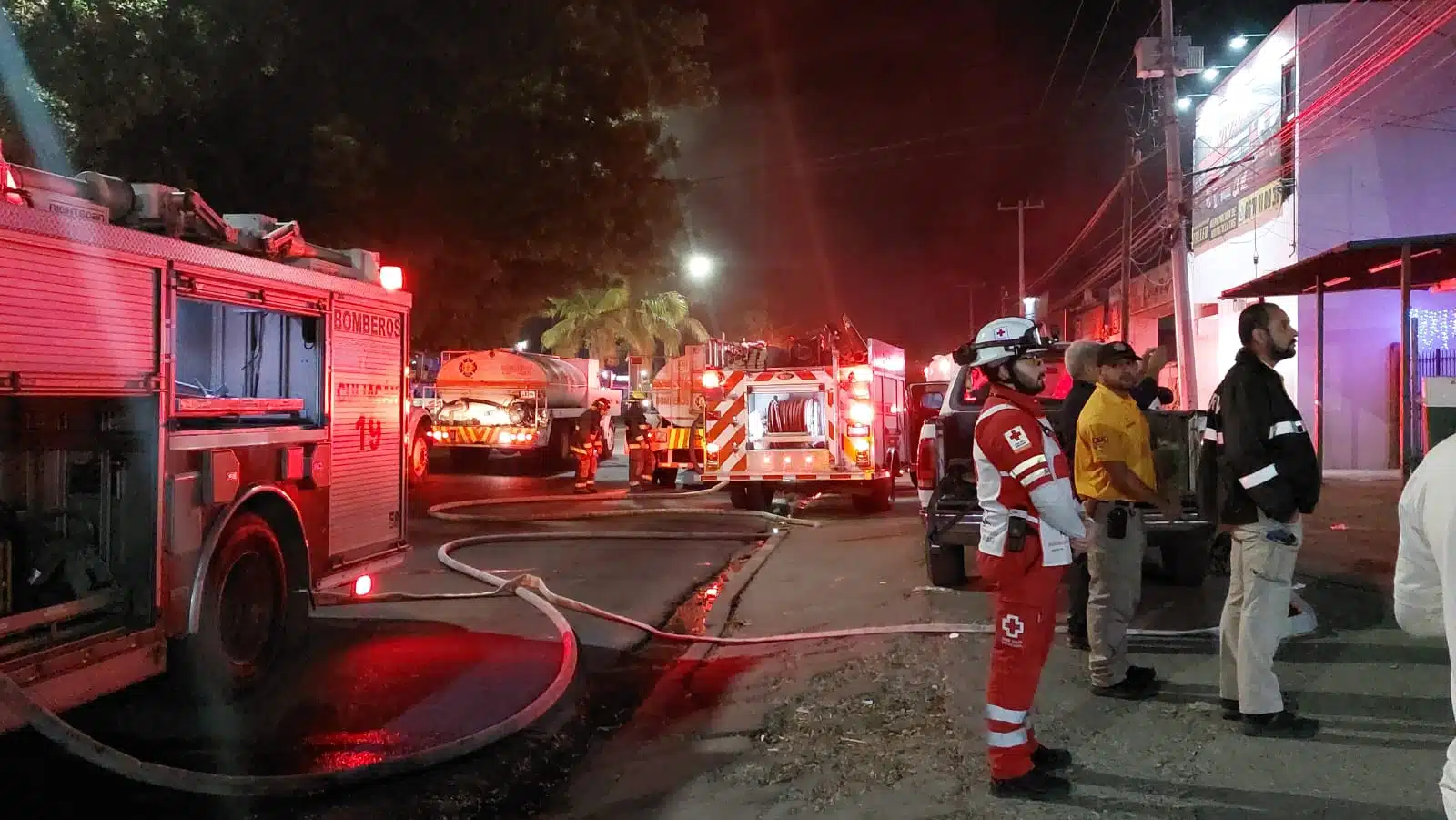¡Se movilizaron! Se registra incendio en empresa de forrajes en Culiacán