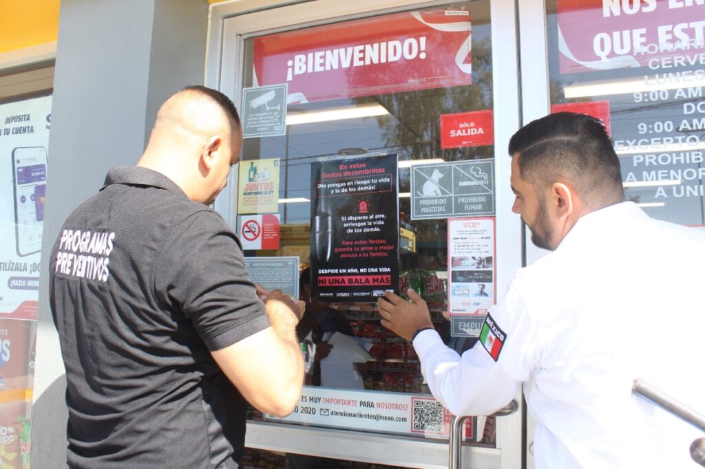 Lleva Protección Civil mensaje de no usar pirotecnia a tiendas de conveniencia en Mazatlán