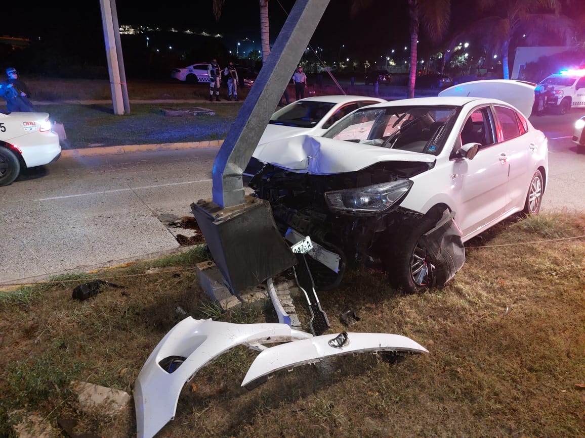 Sufre joven fuerte accidente por la Sábalo Cerritos, en Mazatlán