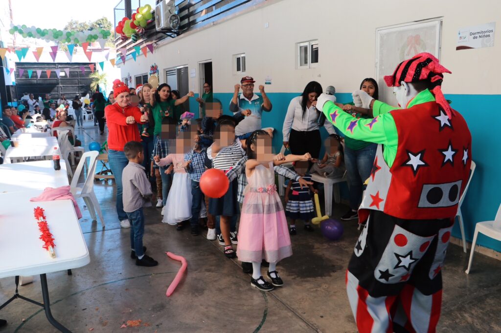 En Mazatlán, pequeños de "Mi Ángel de la Guarda" viven la magia de la Navidad