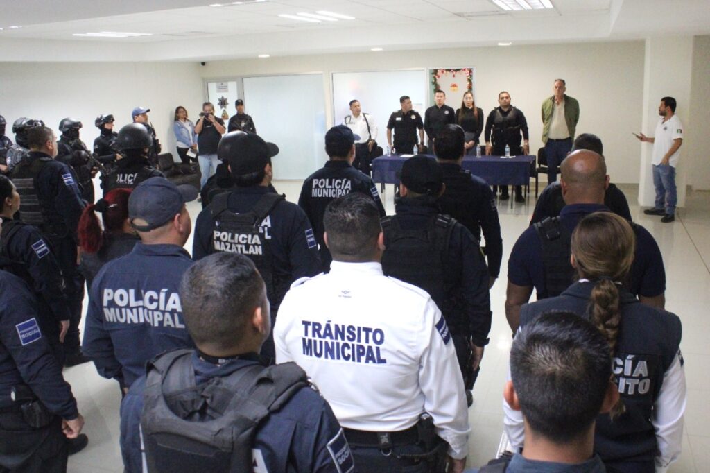 Reconocen a 23 agentes como policías del mes de octubre en Mazatlán