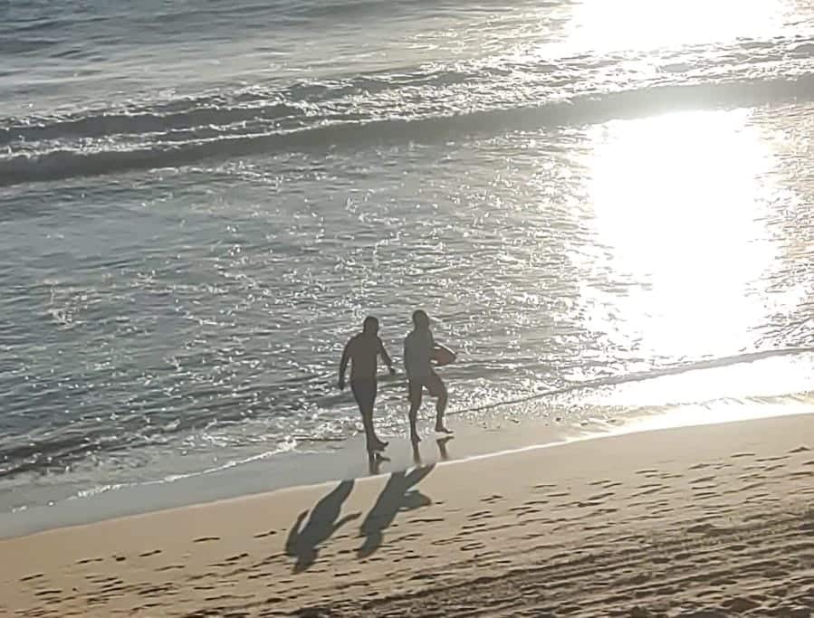 ¡Ocurrió en Mazatlán! Rescatan del mar a dos turistas de Durango y Guanajuato