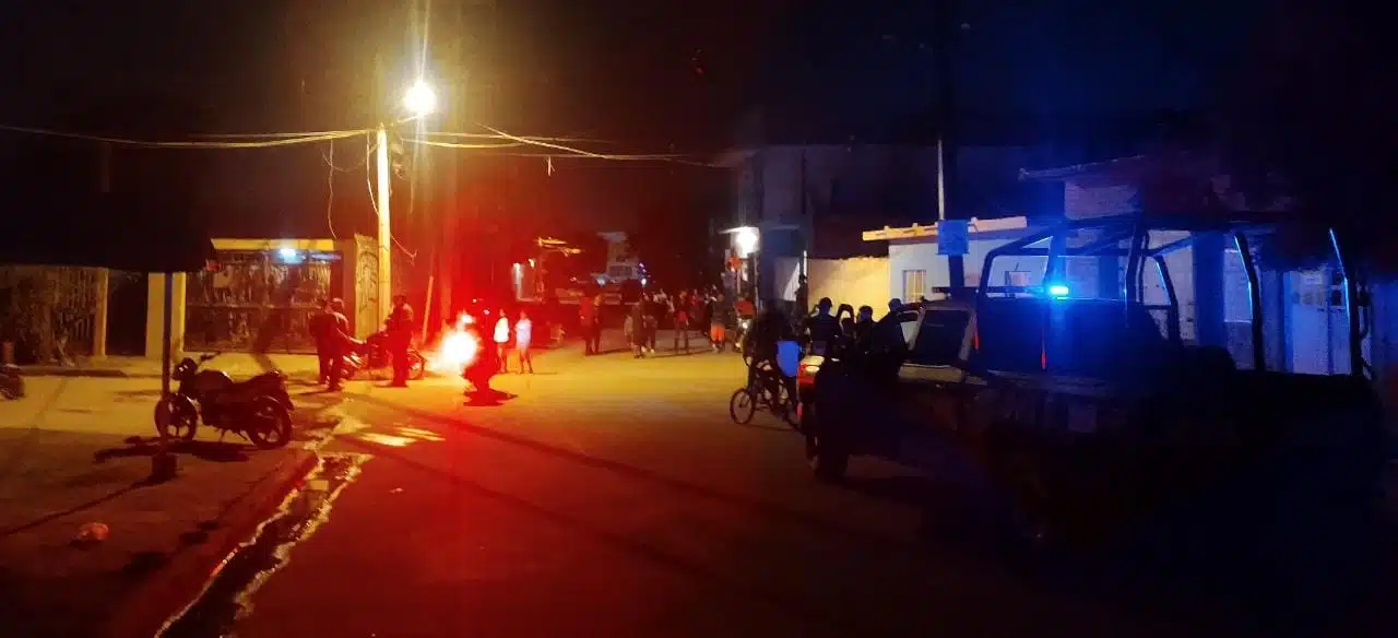 ¡Furiosos! Familiares estuvieron a poco de golpear a motociclista en Mazatlán por atropellar a un niño