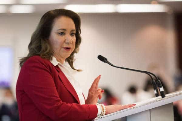 Yasmín esquivel plagio