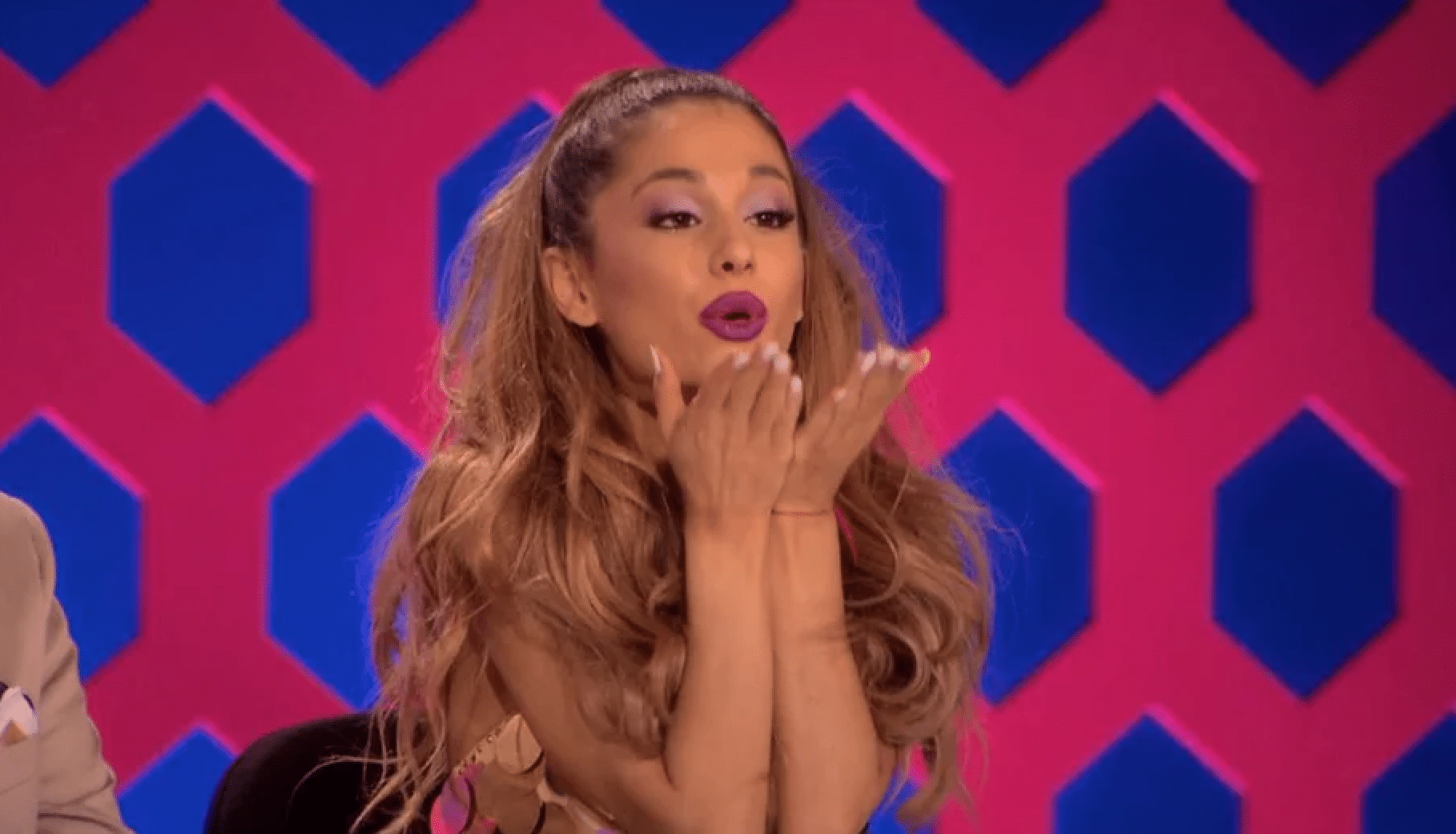 ¡es Un Hecho Ariana Grande Será Jueza Invitada En La Temporada 15 De Rupauls Drag Race Línea 1041