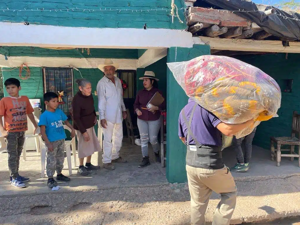 Entregan apoyos en comunidades serranas de Sinaloa