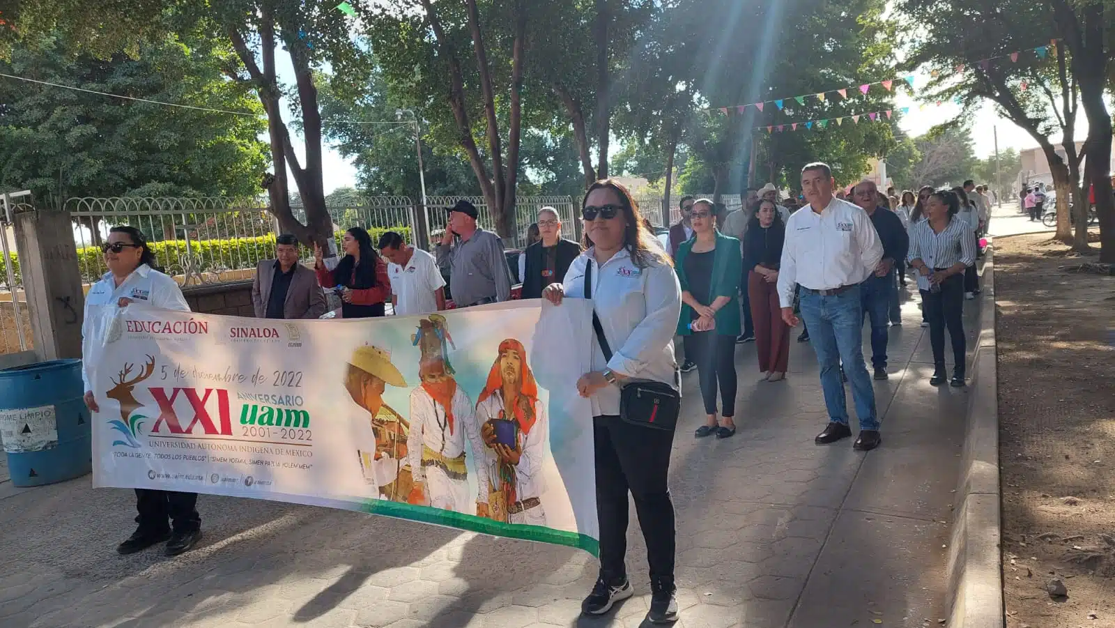 desfile celebran 21 aniversario de la UAIM