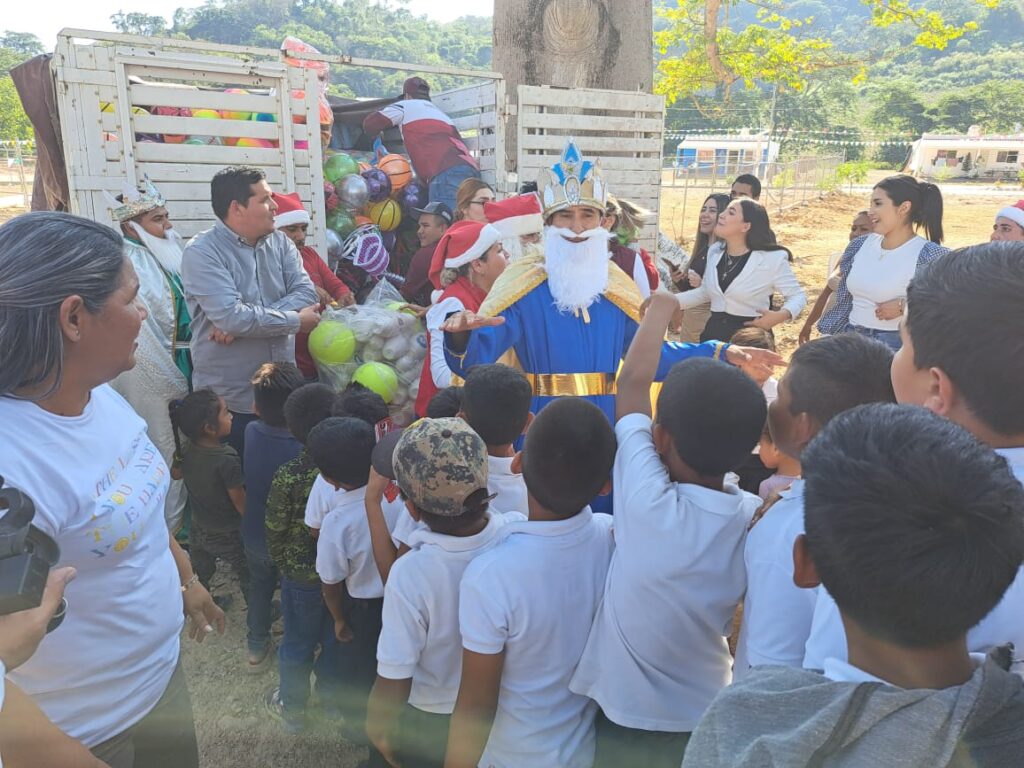 entrega-regalos-Santa María