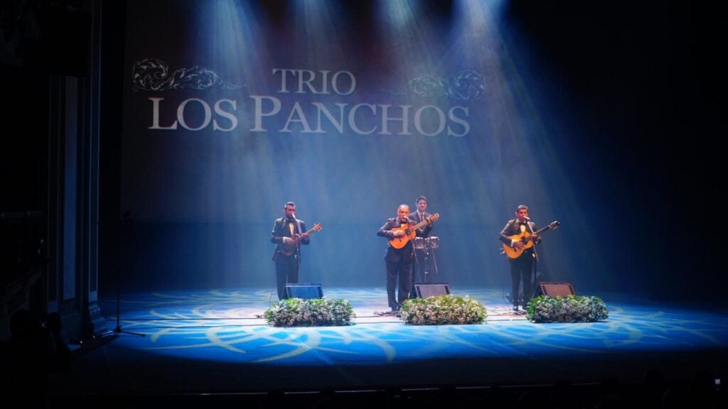 escenario-trio-los-panchos