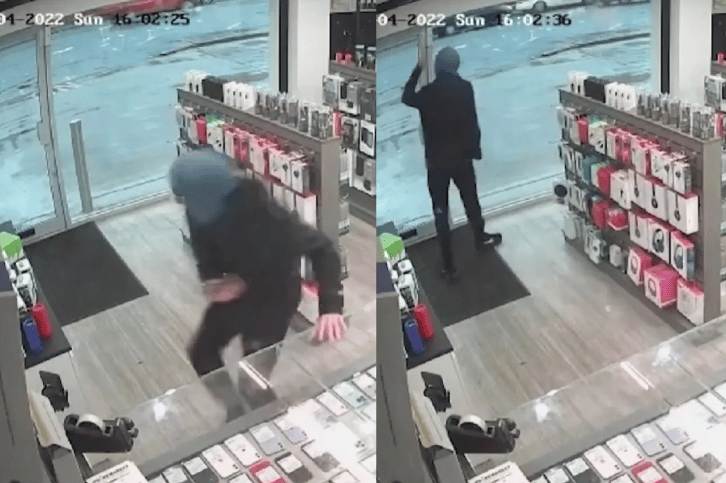 Ladrón atrapado por puerta
