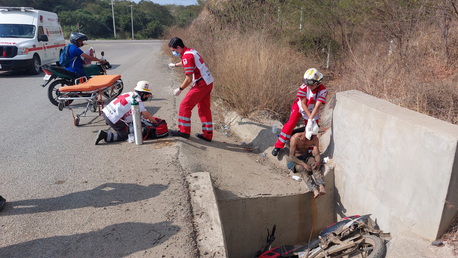 motociclista resultó seriamente lesionado al derrapar en su unidad