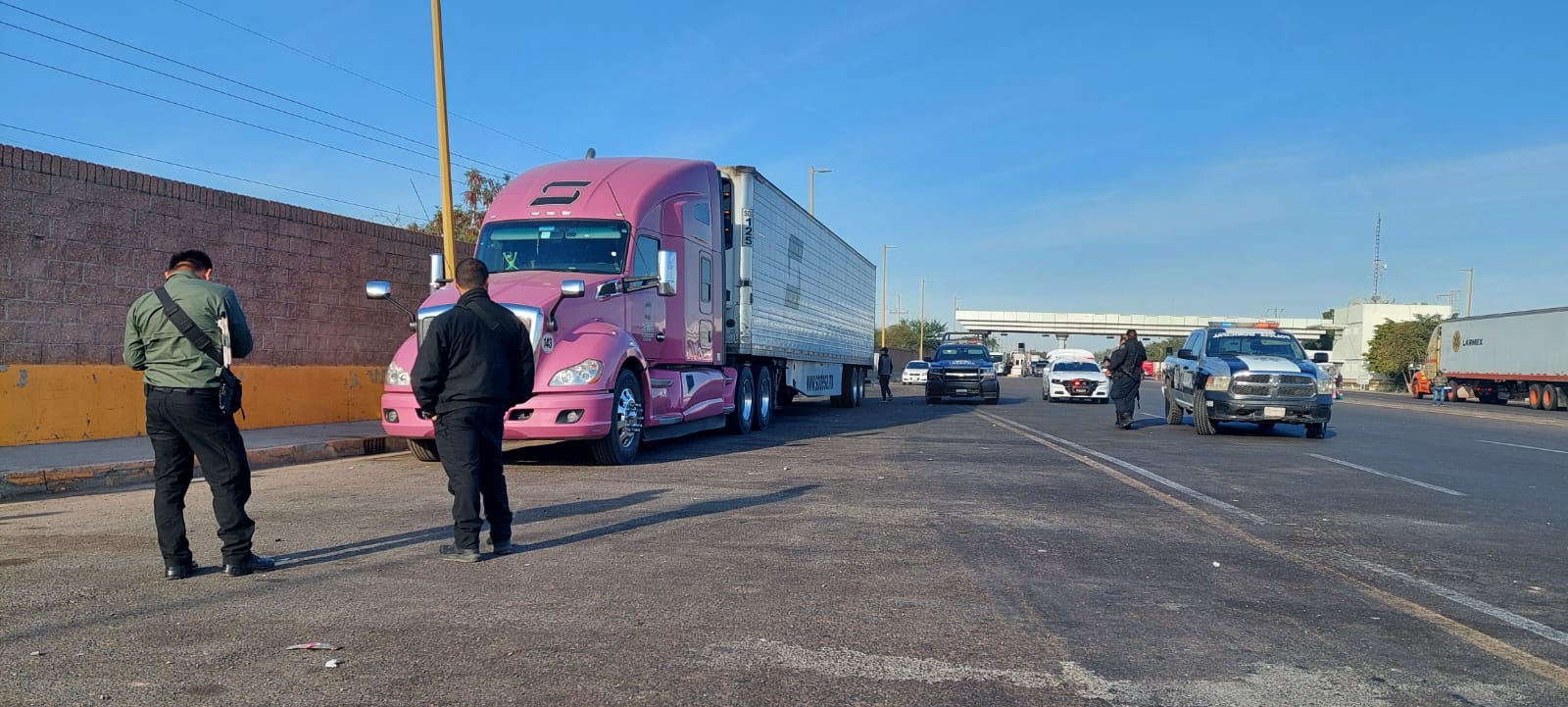 muere trailero en las llantas de su unidad rosa en Guasave