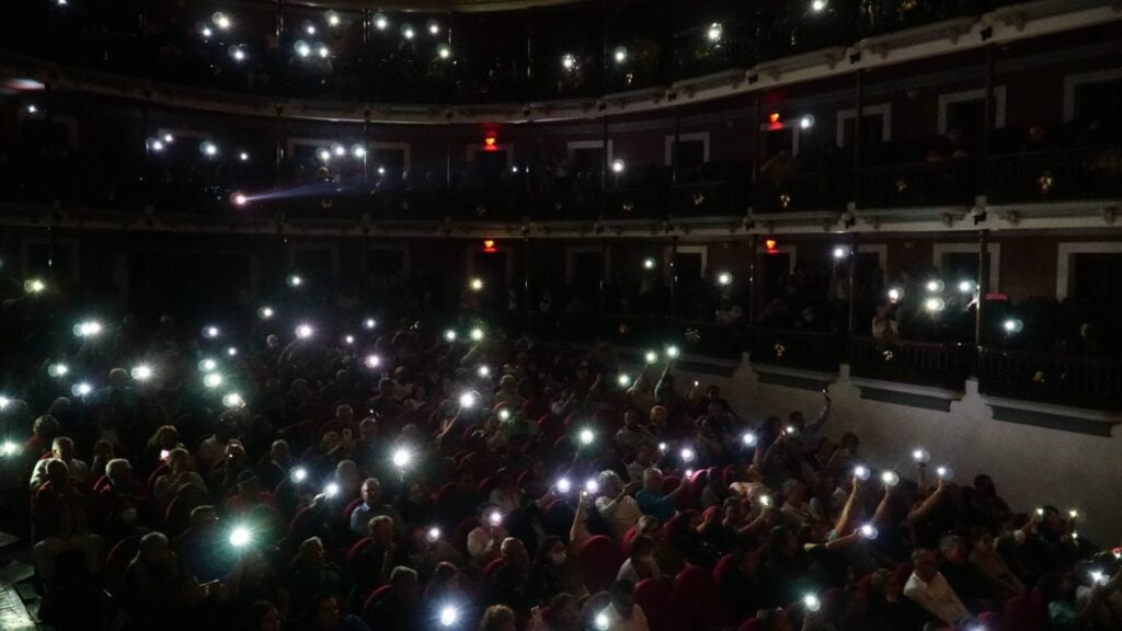 publico-mazatlan-concierto-teatro