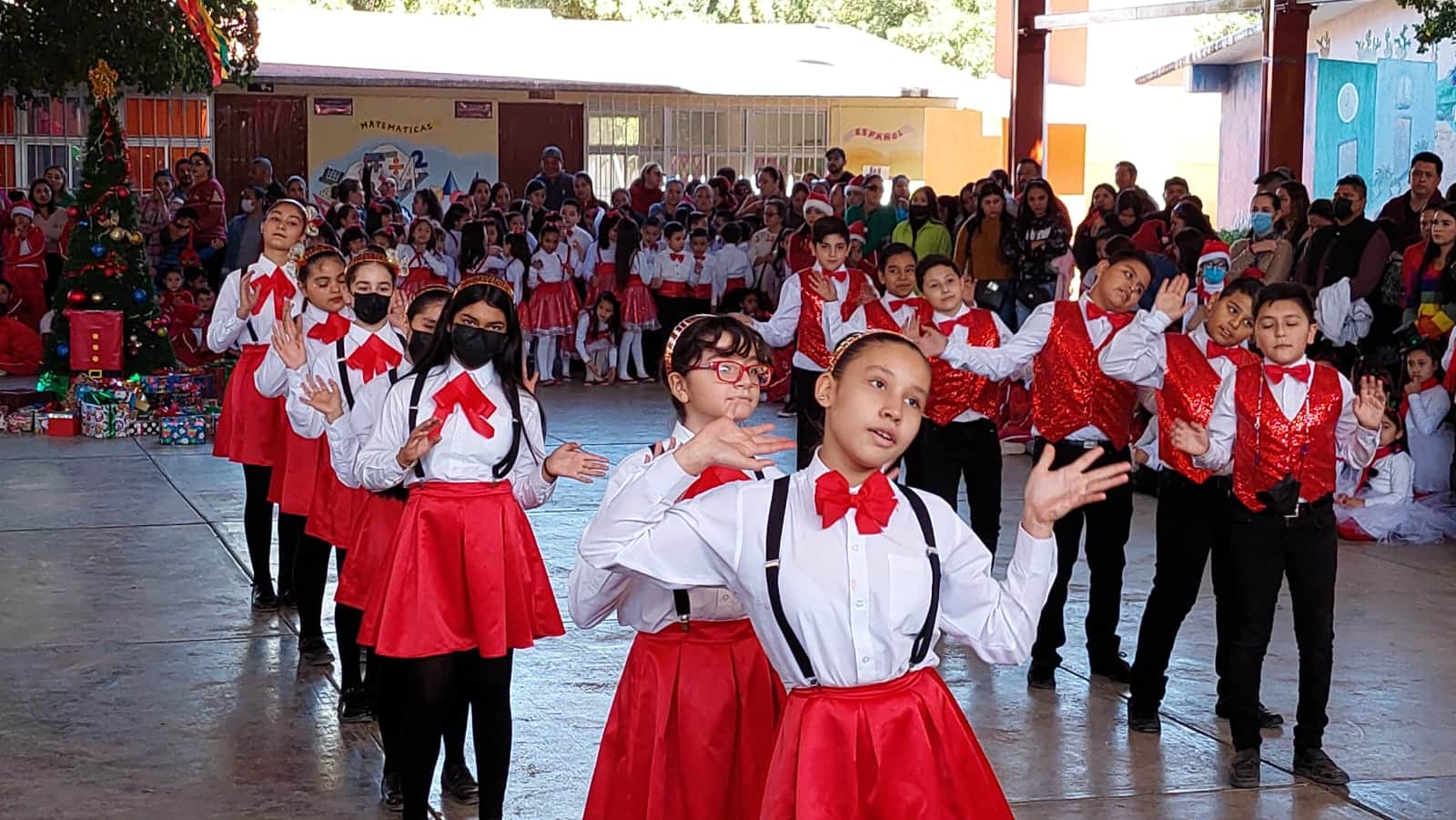 ¡El espíritu navideño invade a las escuelas de Guasave!