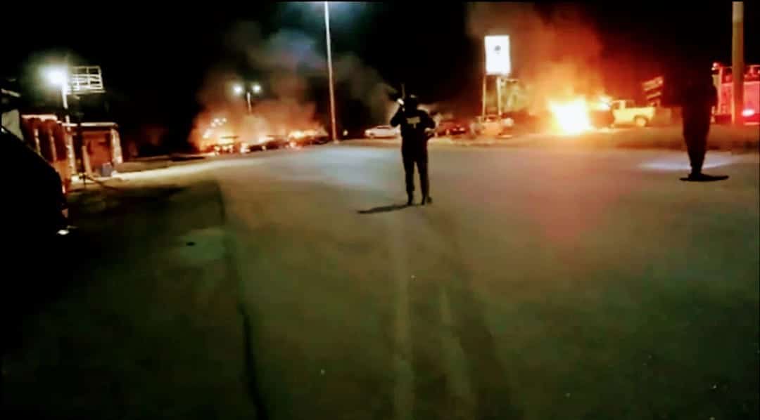 ¡Fuego en Zacatecas! Bloqueos, intento de fuga de reos, incendio de vehículos y casetas