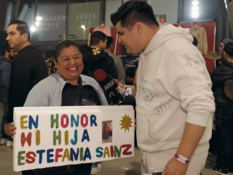 ¡Increíble! Mujer acude a concierto de Bad Bunny en honor a su hija que murió por COVID