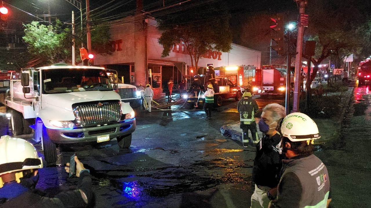 En llamas! Se incendia tienda Office Depot | Línea Directa