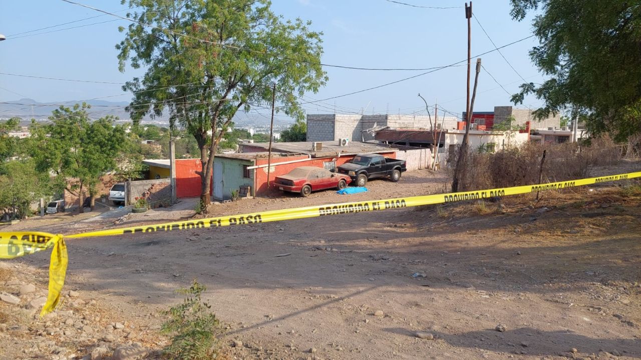Quedó en medio de la calle: Asesinan a balazos a un hombre en Lomas del ...