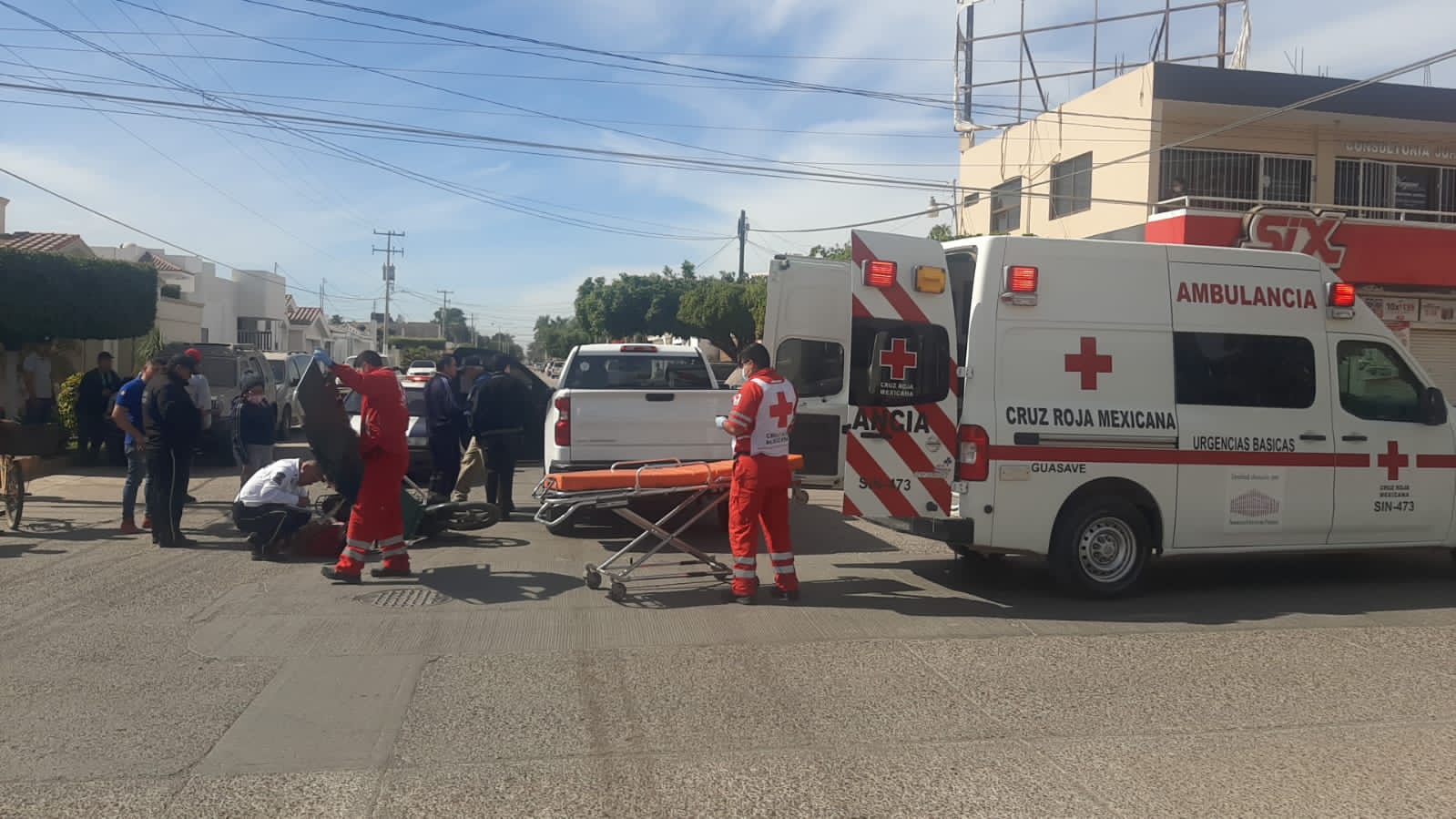 Alfredo se lesiona al ser embestido con una Silverado en Guasave.