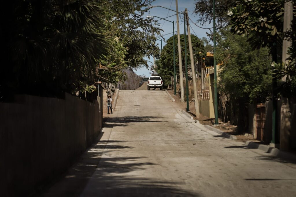 Badiraguato se benefician con calles pavimentadas