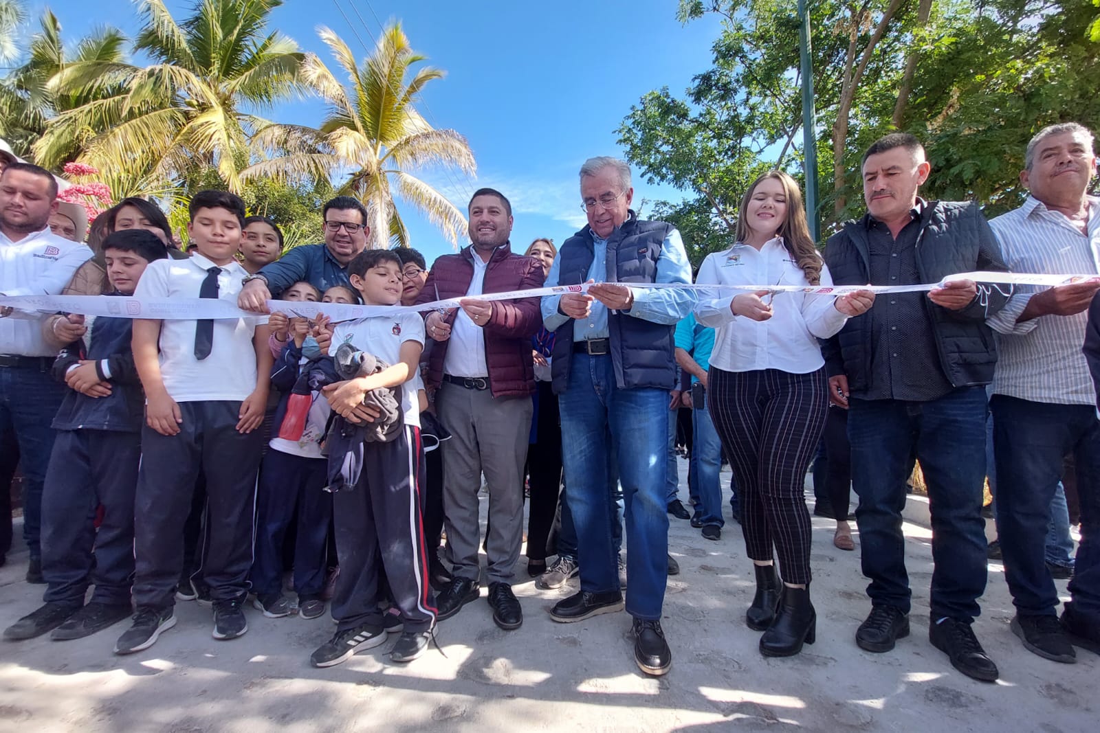Badiraguato se benefician con calles pavimentadas