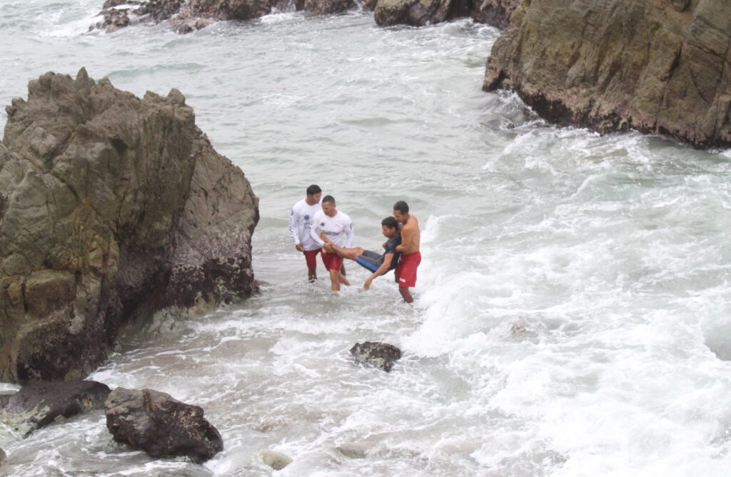 Busca PC Mazatlán a tritones para certificarlos como salvavidas (2)