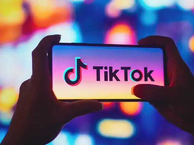 Buscan prohibir TikTok también en Estados Unidos