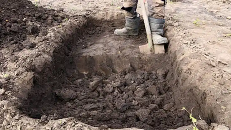 Cae pareja que intentaba sepultar un cuerpo en fosa clandestina en Hidalgo