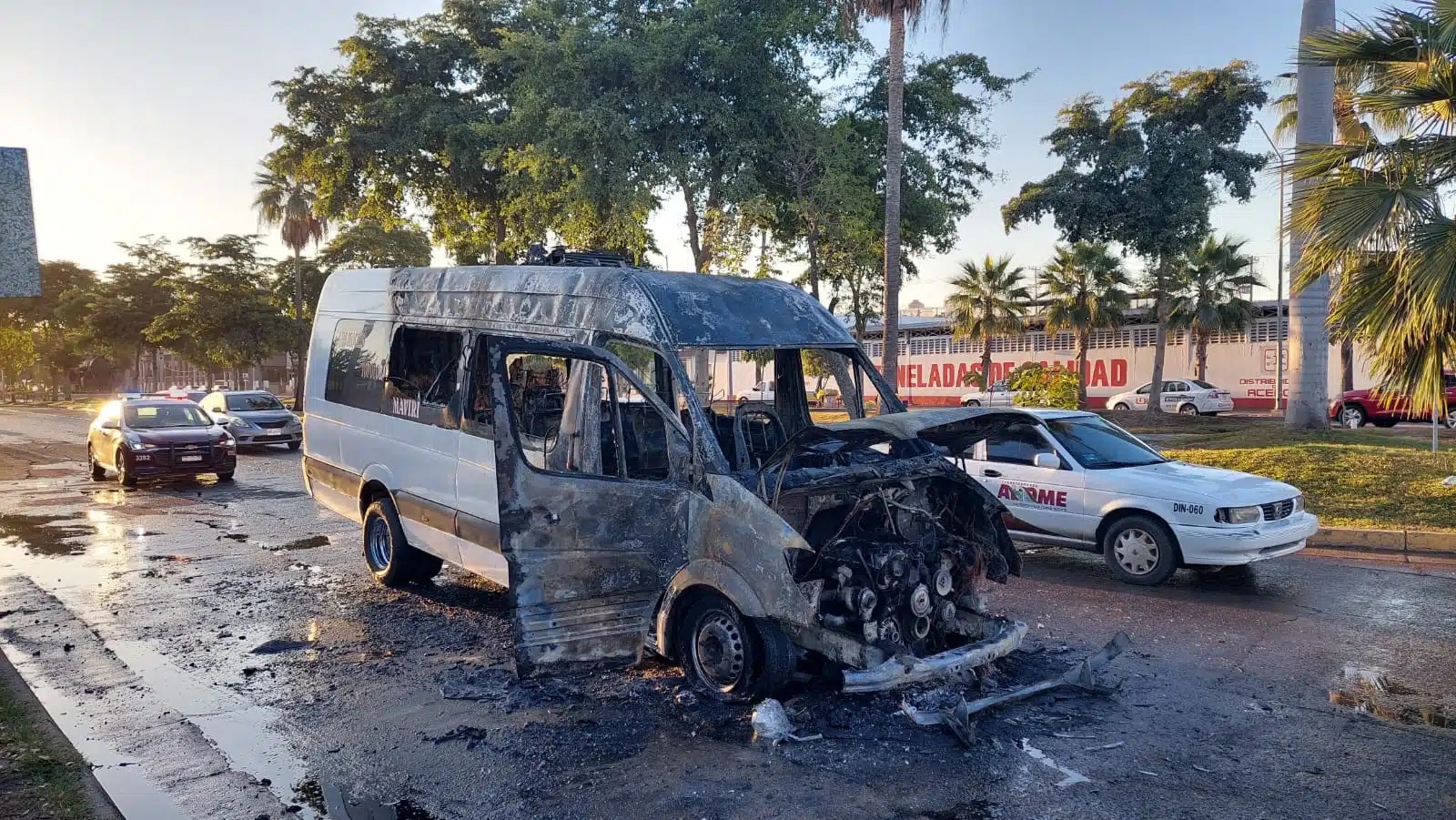 Camión calcinado Los Mochis