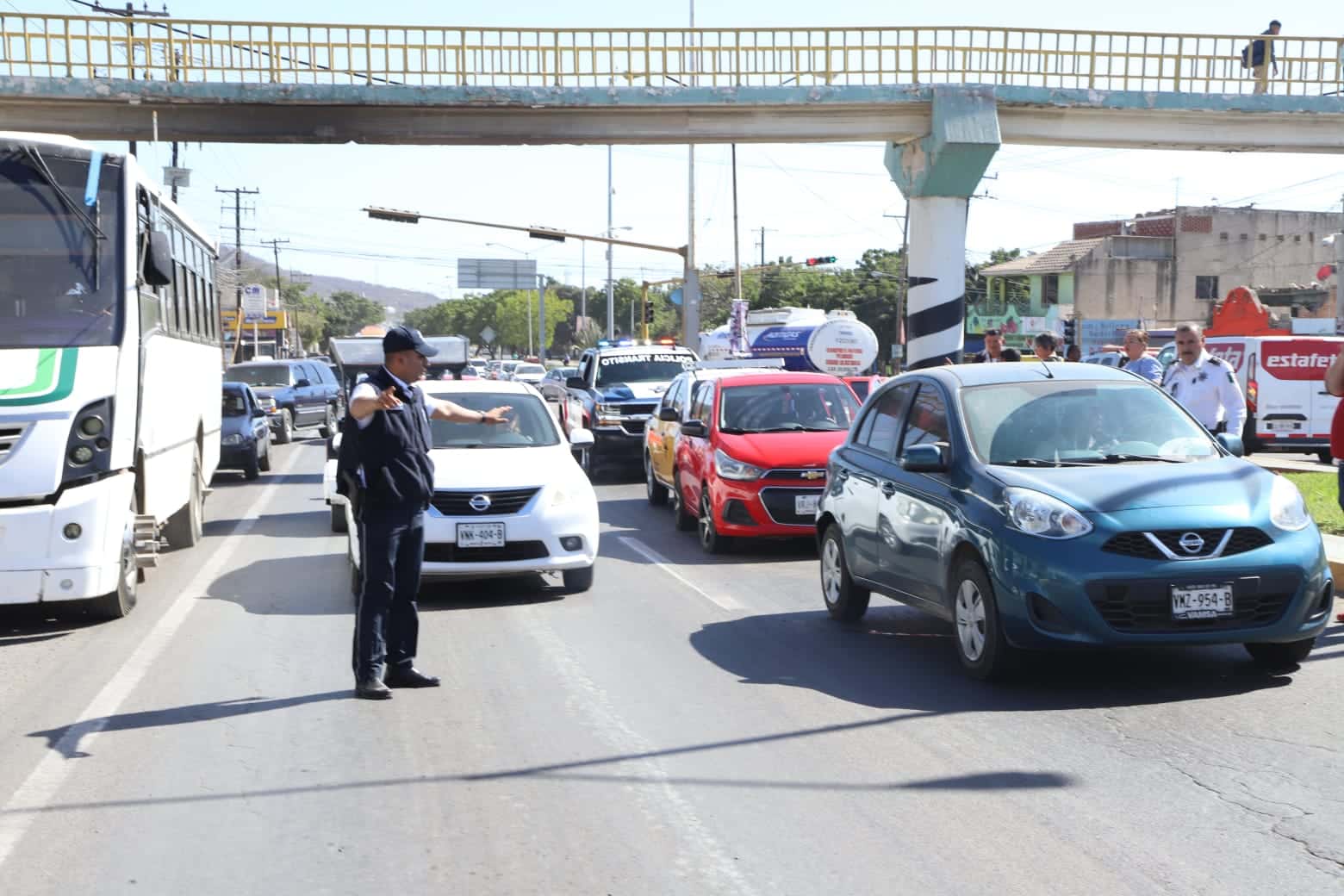! Carambola deja daños materiales y causa caos vial en Mazatlán