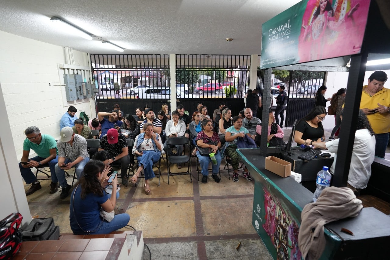 Apenas anuncian elenco del Carnaval de Mazatlán y se forman filas para compra de boletos