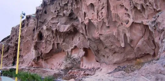 Hombre es encontrado golpeado debajo de cueva en La Paz; estaba secuestrado